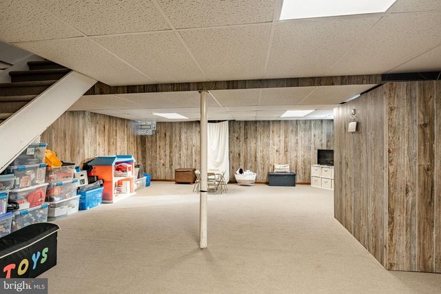 23 NEWTOWN WOODS RD, Newtown Square, PA 19073