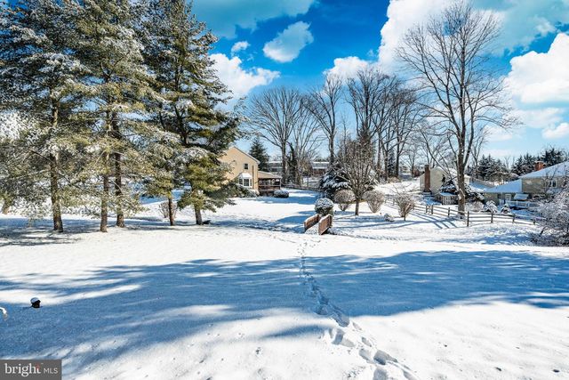 23 NEWTOWN WOODS RD, Newtown Square, PA 19073