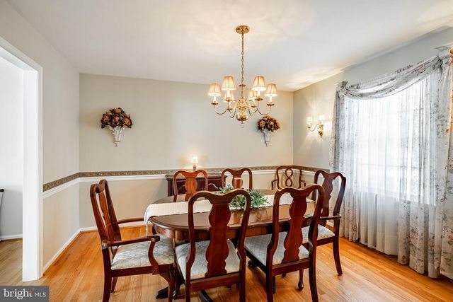 23 NEWTOWN WOODS RD, Newtown Square, PA 19073