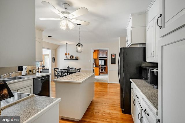 23 NEWTOWN WOODS RD, Newtown Square, PA 19073