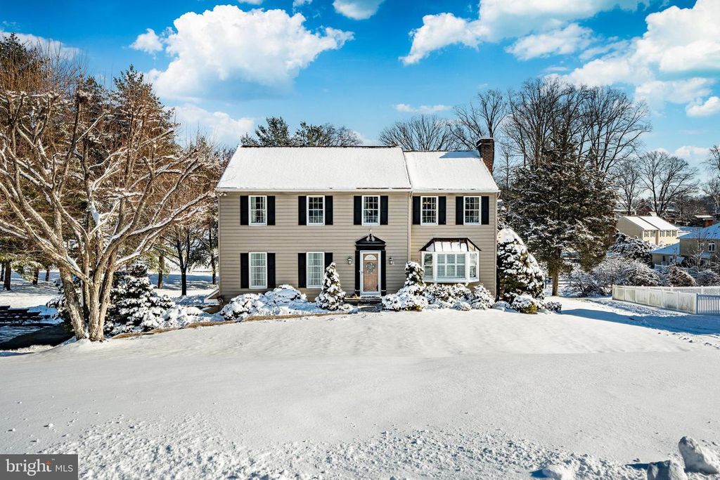 23 NEWTOWN WOODS RD, Newtown Square, PA 19073