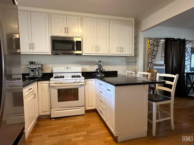 245 L Street, Bakersfield, CA 93304
