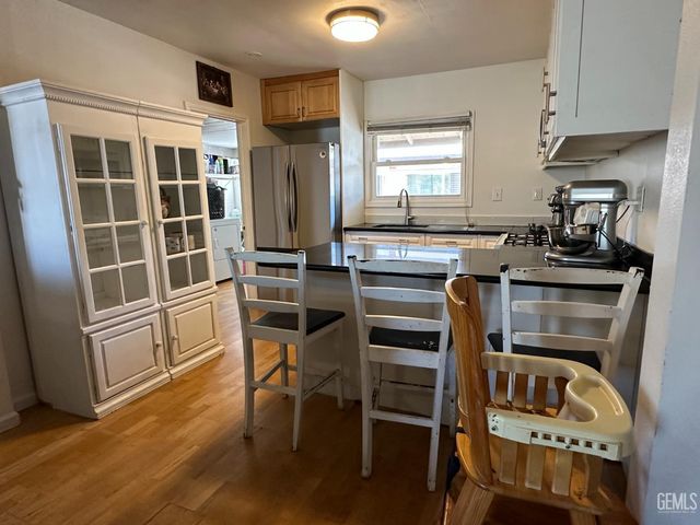 245 L Street, Bakersfield, CA 93304