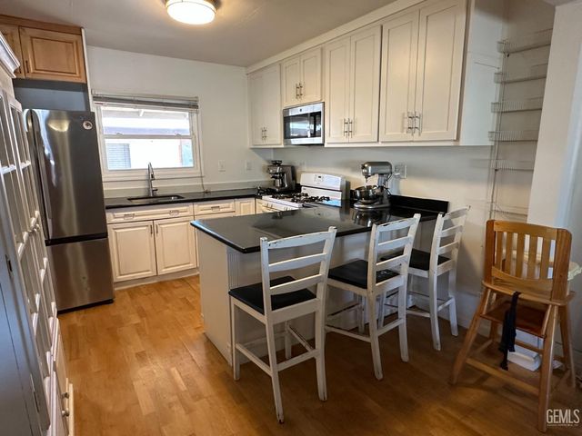 245 L Street, Bakersfield, CA 93304