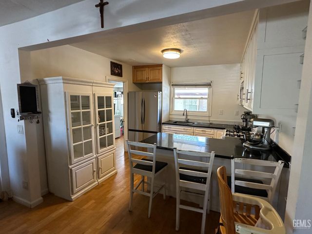 245 L Street, Bakersfield, CA 93304