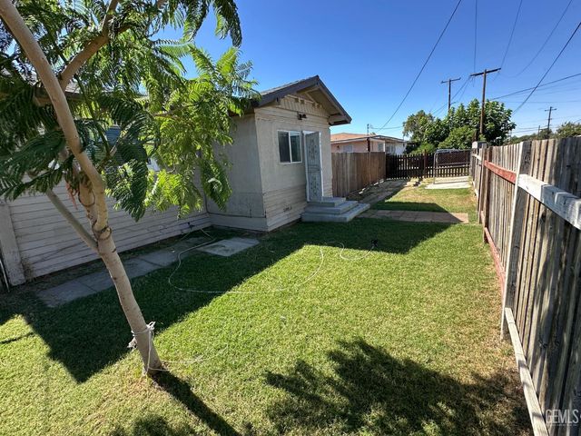 245 L Street, Bakersfield, CA 93304