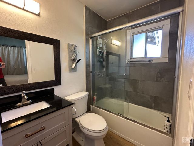 245 L Street, Bakersfield, CA 93304