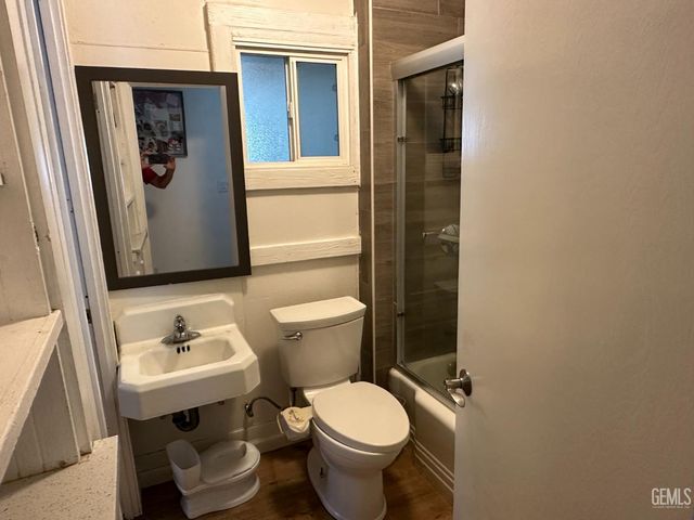 245 L Street, Bakersfield, CA 93304