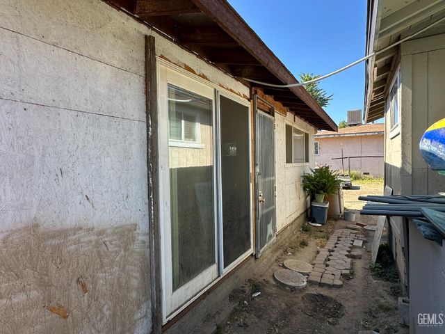 245 L Street, Bakersfield, CA 93304