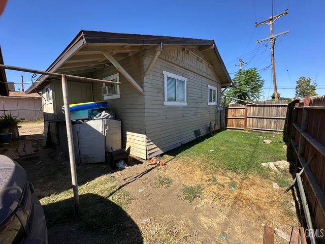 245 L Street, Bakersfield, CA 93304