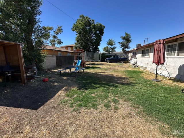 245 L Street, Bakersfield, CA 93304