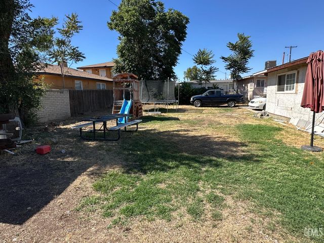 245 L Street, Bakersfield, CA 93304