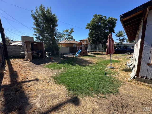 245 L Street, Bakersfield, CA 93304