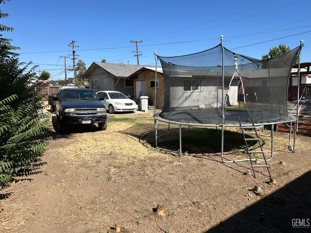245 L Street, Bakersfield, CA 93304