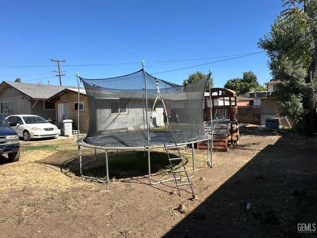 245 L Street, Bakersfield, CA 93304