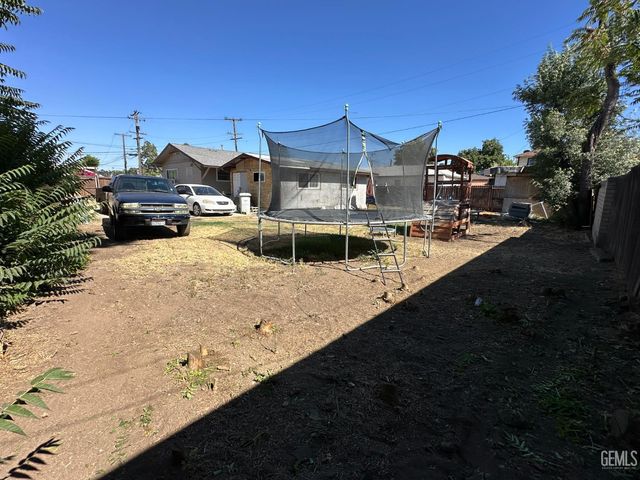245 L Street, Bakersfield, CA 93304