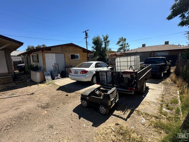 245 L Street, Bakersfield, CA 93304