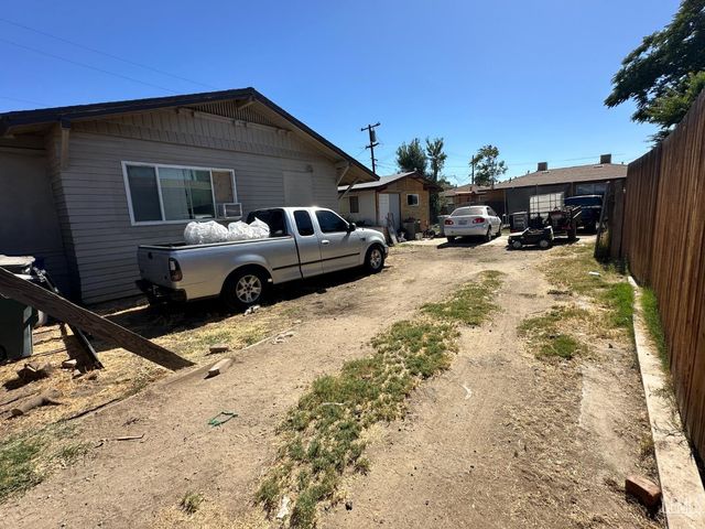 245 L Street, Bakersfield, CA 93304