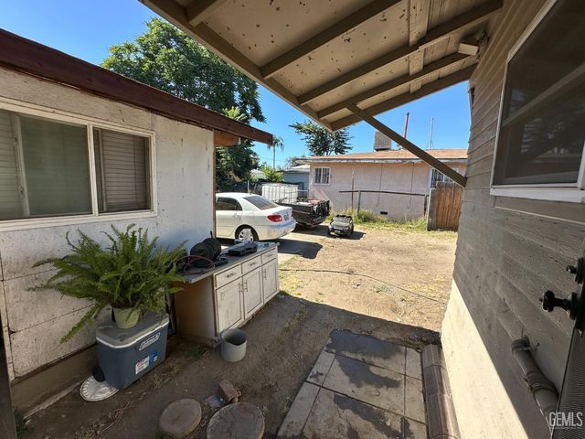 245 L Street, Bakersfield, CA 93304