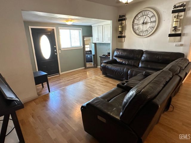 245 L Street, Bakersfield, CA 93304