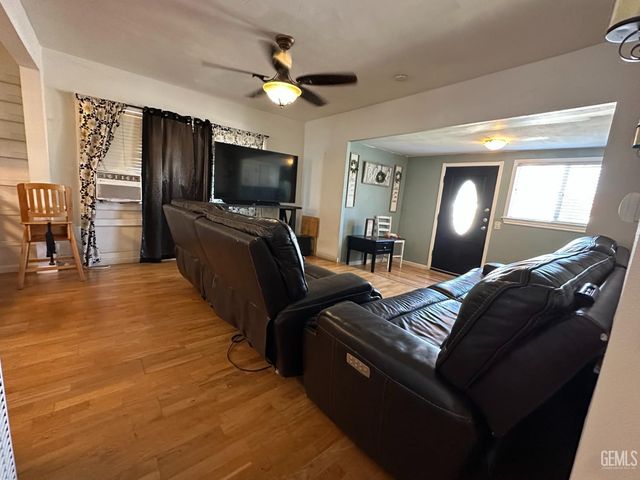 245 L Street, Bakersfield, CA 93304