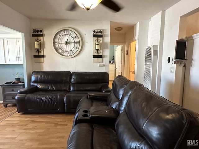 245 L Street, Bakersfield, CA 93304