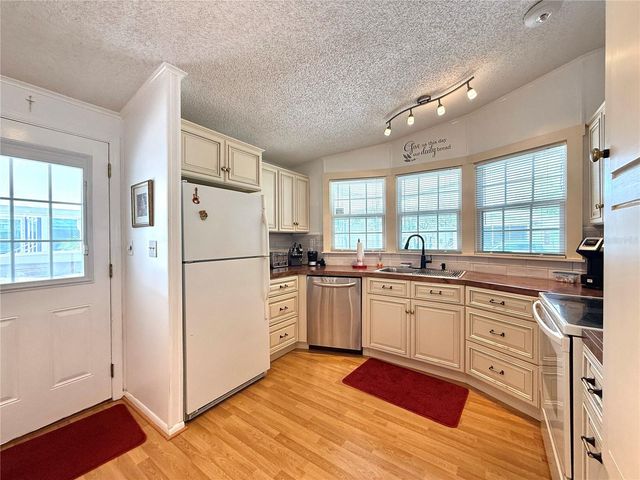 101 SAINT GEORGE COURT, Apollo Beach, FL 33572