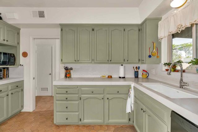 294 W San Bruno Avenue, Fresno, CA 93704