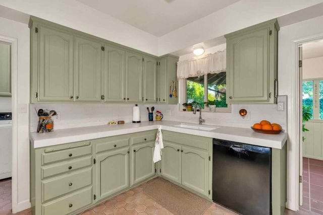 294 W San Bruno Avenue, Fresno, CA 93704