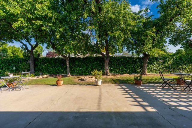 294 W San Bruno Avenue, Fresno, CA 93704