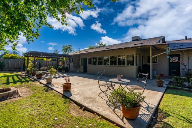 294 W San Bruno Avenue, Fresno, CA 93704