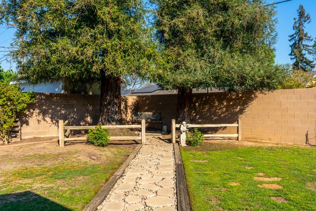 294 W San Bruno Avenue, Fresno, CA 93704