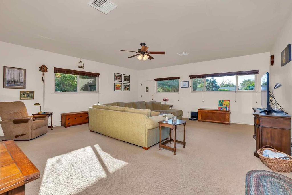 Image 16 of property listing at 294 W San Bruno Avenue, Fresno, CA 93704