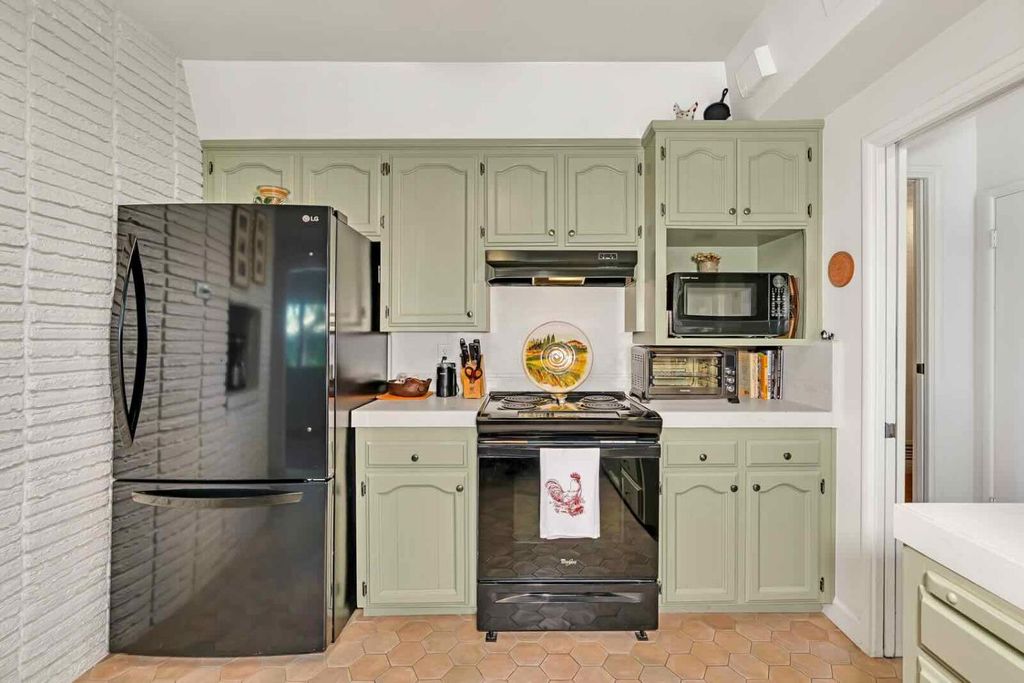 Image 20 of property listing at 294 W San Bruno Avenue, Fresno, CA 93704