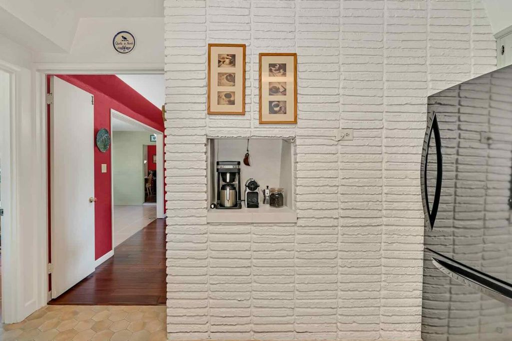 Image 24 of property listing at 294 W San Bruno Avenue, Fresno, CA 93704