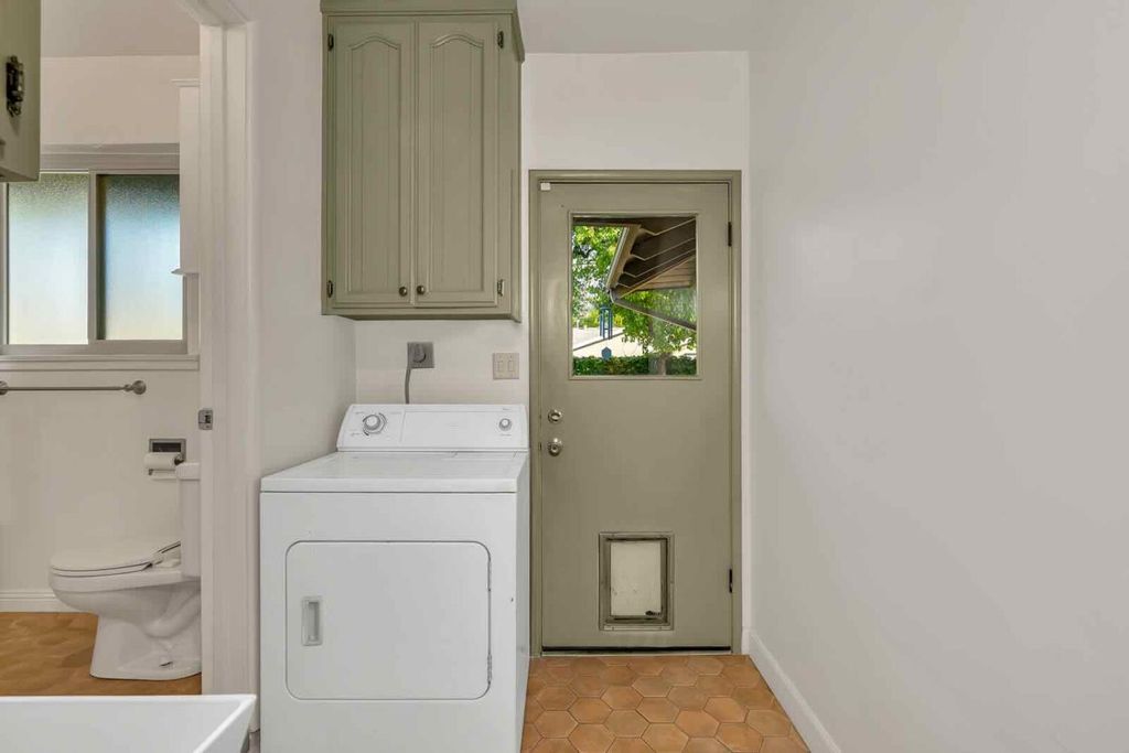 Image 26 of property listing at 294 W San Bruno Avenue, Fresno, CA 93704