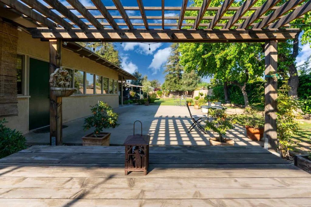 Image 38 of property listing at 294 W San Bruno Avenue, Fresno, CA 93704