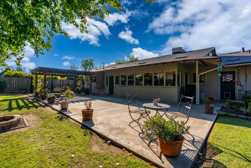 Image 41 of property listing at 294 W San Bruno Avenue, Fresno, CA 93704