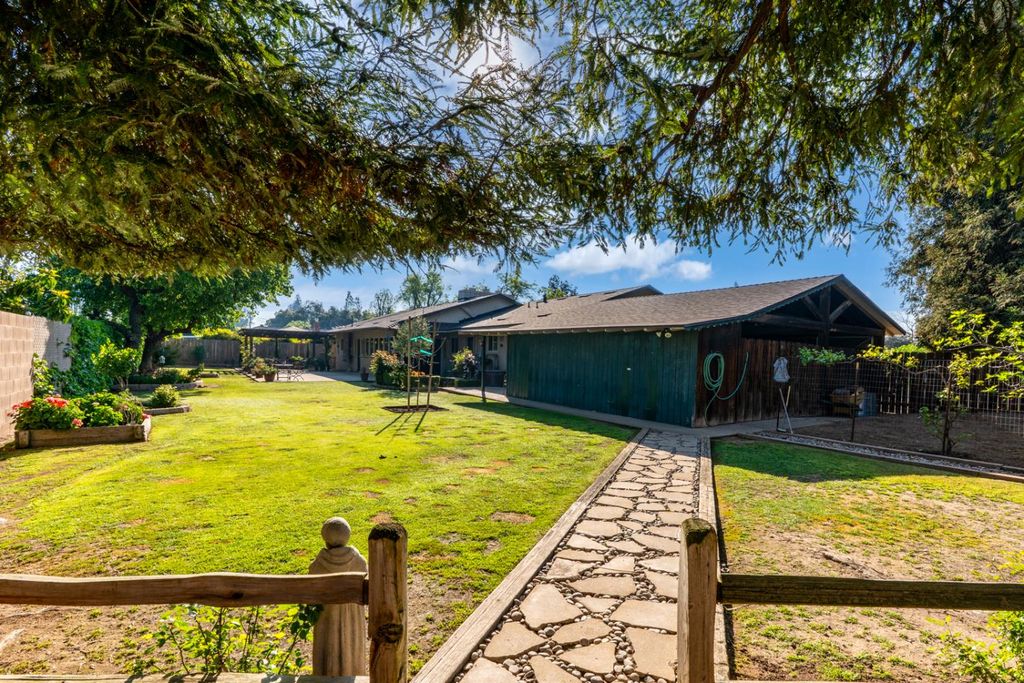 Image 43 of property listing at 294 W San Bruno Avenue, Fresno, CA 93704