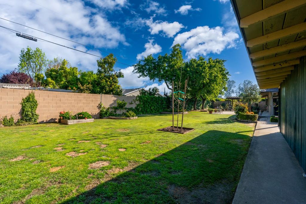 Image 45 of property listing at 294 W San Bruno Avenue, Fresno, CA 93704