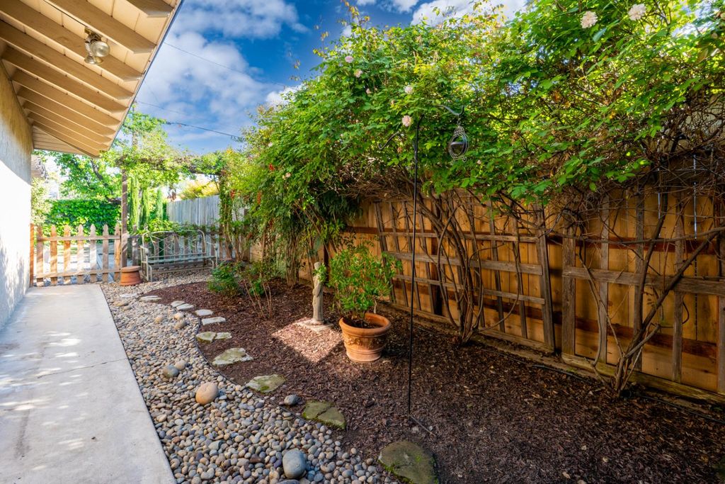 Image 47 of property listing at 294 W San Bruno Avenue, Fresno, CA 93704