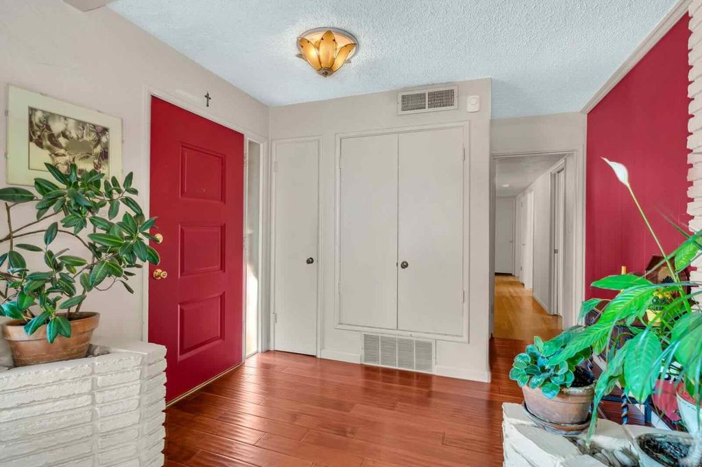 Image 5 of property listing at 294 W San Bruno Avenue, Fresno, CA 93704