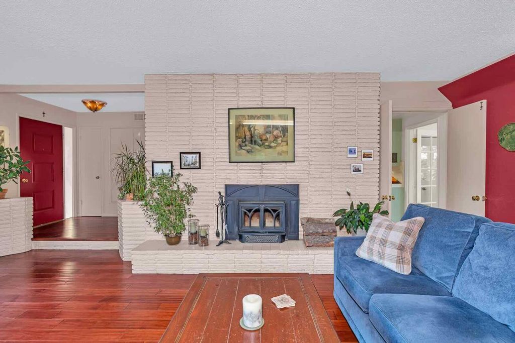 Image 8 of property listing at 294 W San Bruno Avenue, Fresno, CA 93704