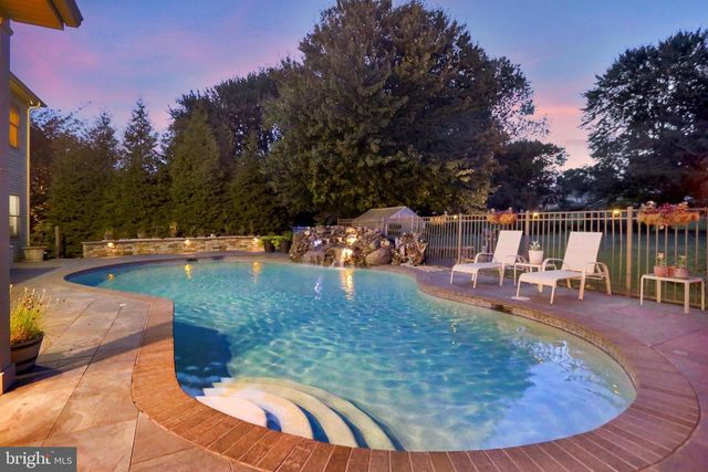 3714 LEYLAND DR, Mechanicsburg, PA 17050