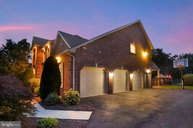 3714 LEYLAND DR, Mechanicsburg, PA 17050