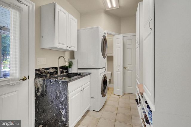 3714 LEYLAND DR, Mechanicsburg, PA 17050