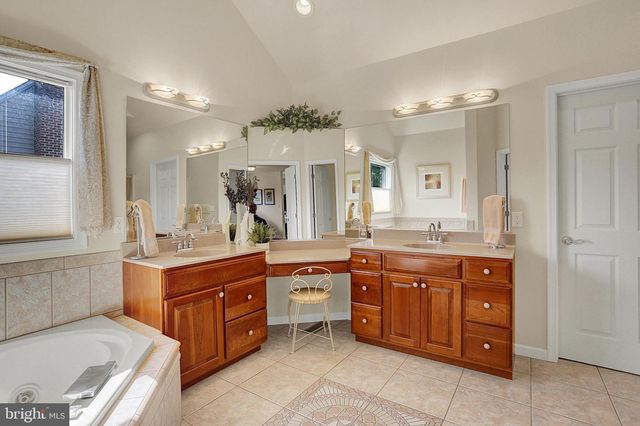 3714 LEYLAND DR, Mechanicsburg, PA 17050