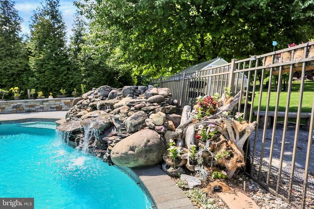 3714 LEYLAND DR, Mechanicsburg, PA 17050