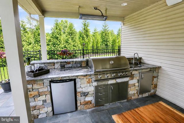 3714 LEYLAND DR, Mechanicsburg, PA 17050