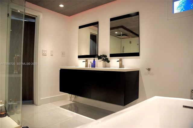 19262 NW 89th Ave, Hialeah, FL 33018